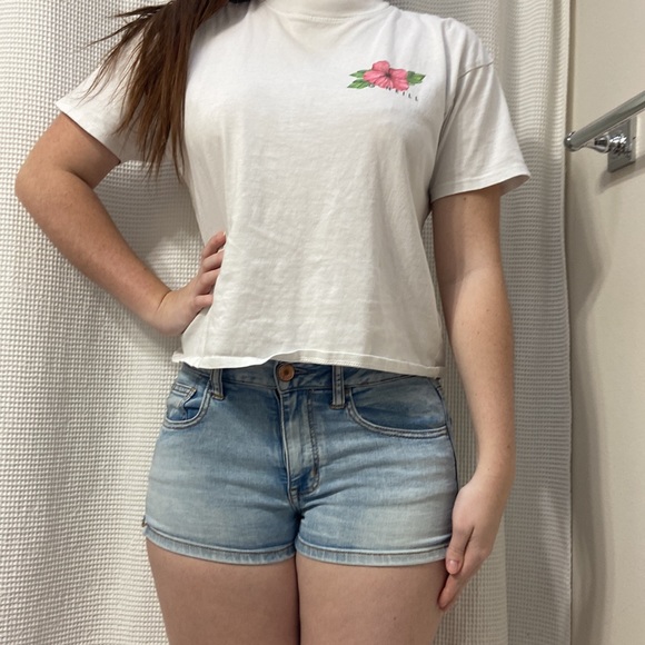 Women’s American Eagle light wash hi-rise shortie jean shorts. Size 4. - Picture 7 of 16